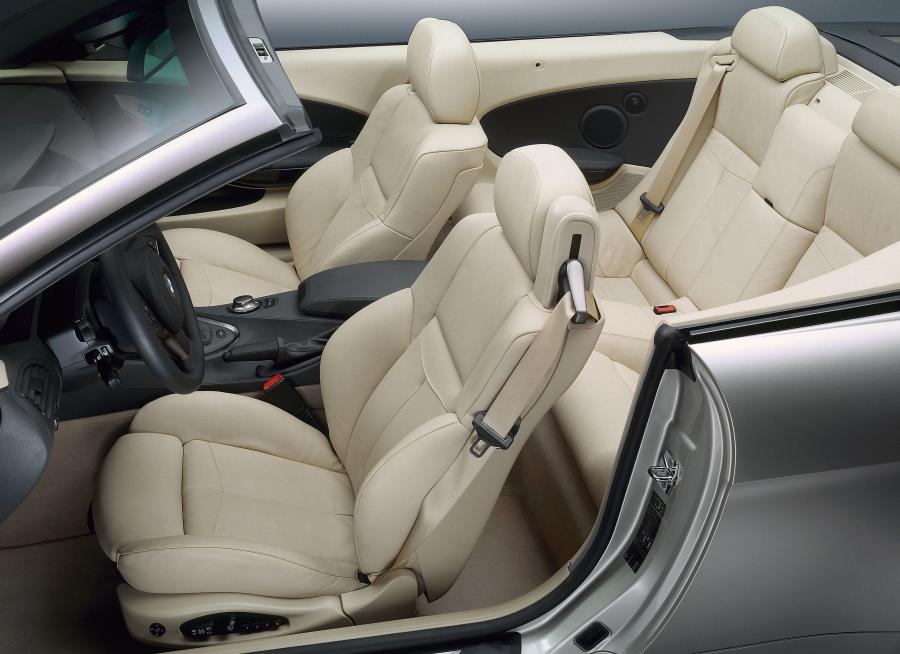 Интерьер BMW 645Ci Convertible (E64) 2004 года  (фото 11 из 43)
